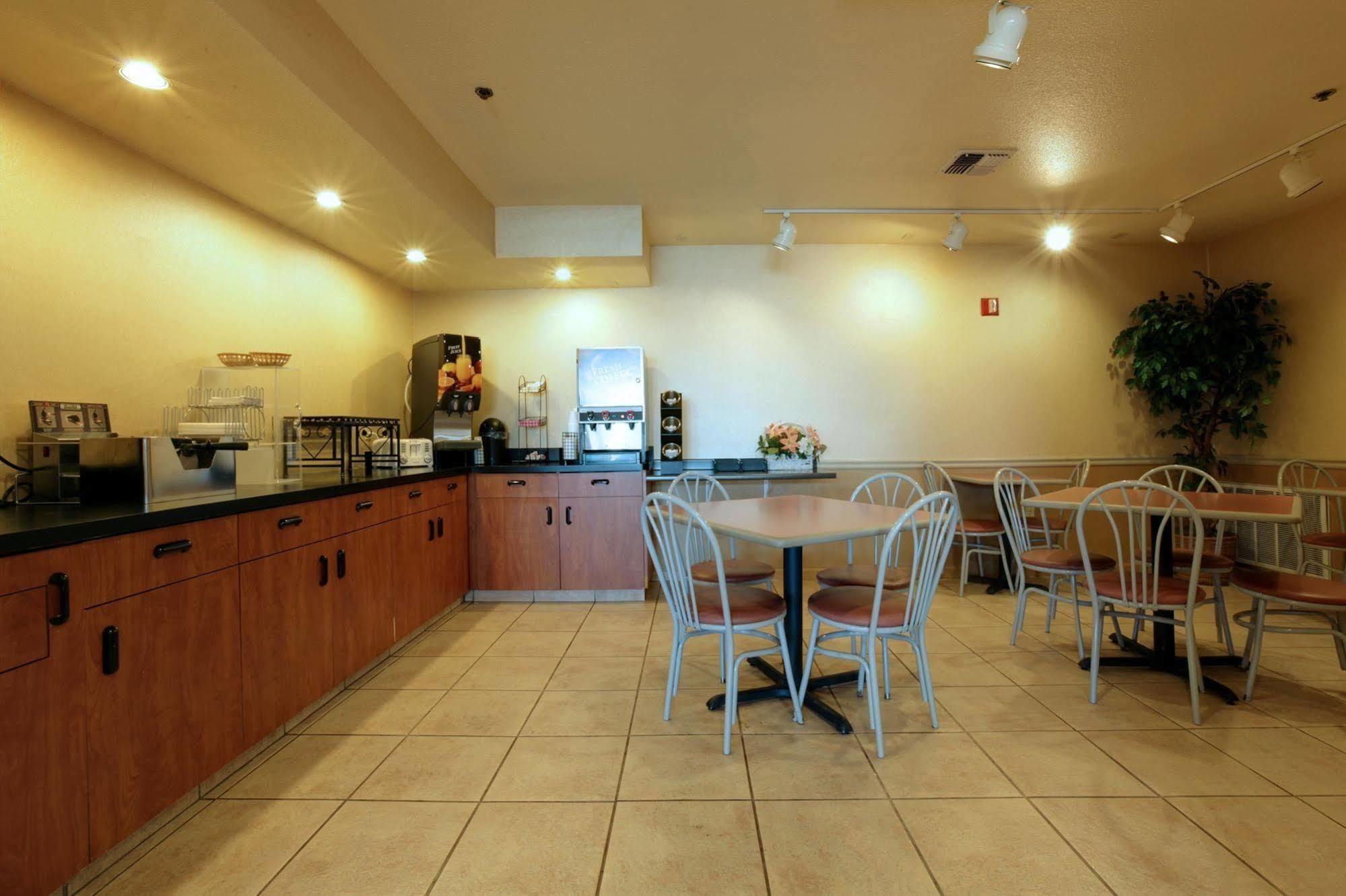 Baymont By Wyndham Manteca Hotel Restaurant photo