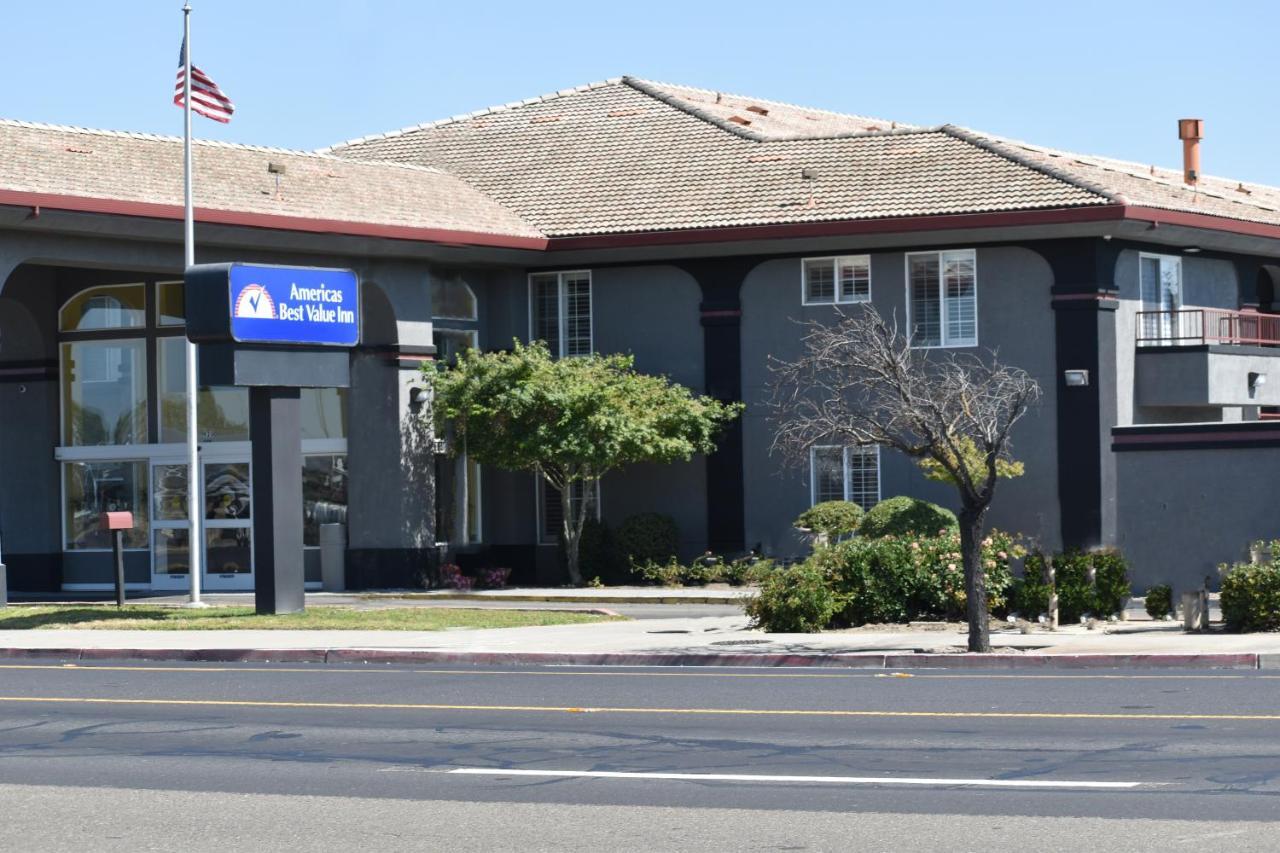 Baymont By Wyndham Manteca Hotel Exterior photo