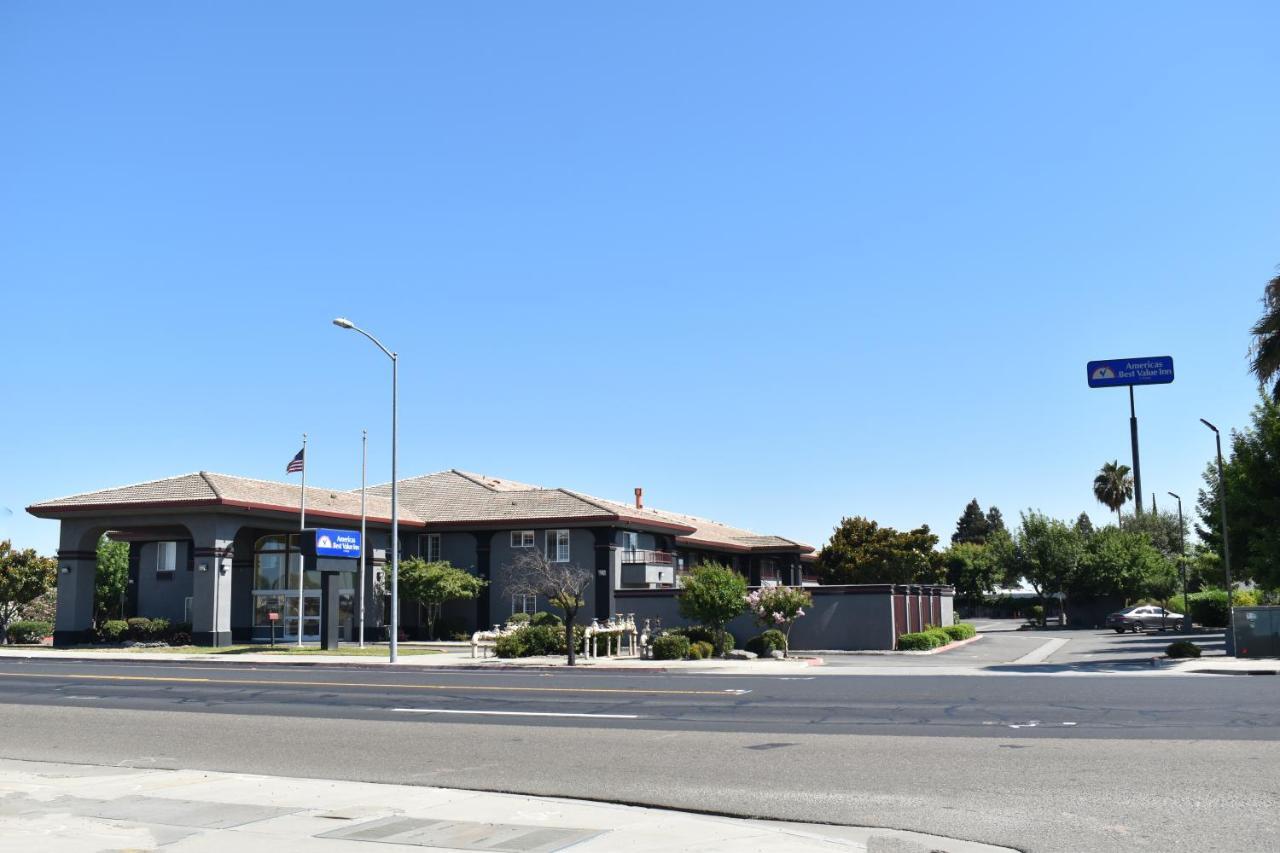 Baymont By Wyndham Manteca Hotel Exterior photo
